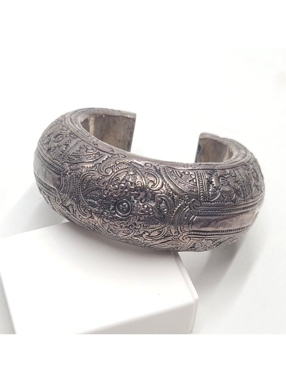 Hand Chased Silver Cuff Bracelet South Asian Indian Nepalese Floral Repousse 88g